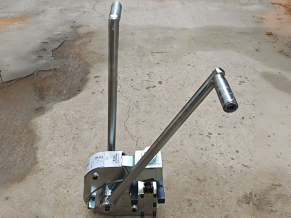 手扳釘扣機機頭2000型